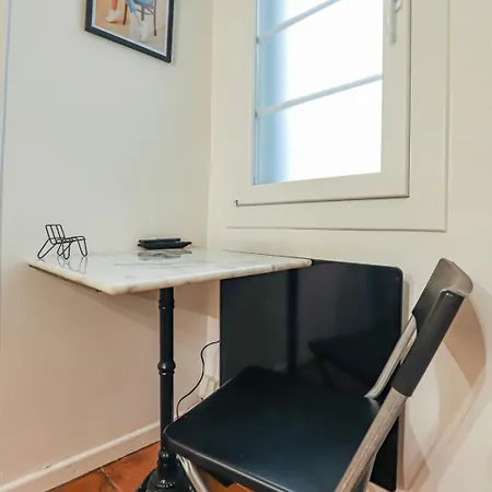 Apartment Em 9 - Hypercentremetro Carmes A 5 Min